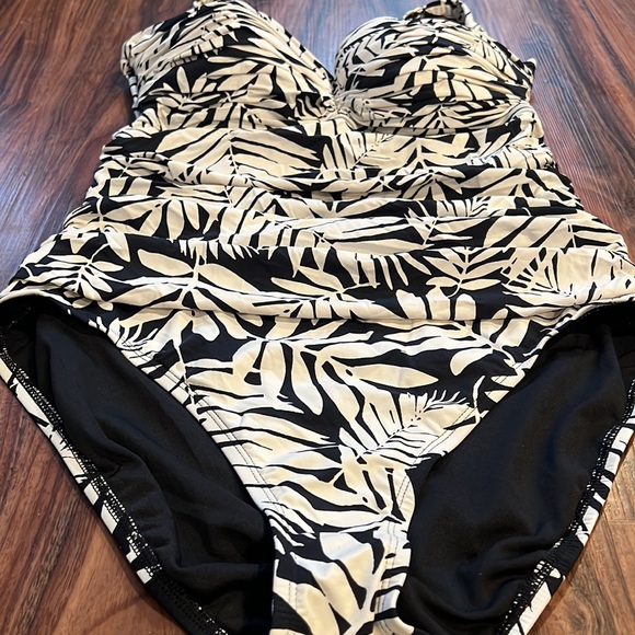 Bleu Rod Beattie Urban Oasis Bandeau One Piece - Picture 10 of 16